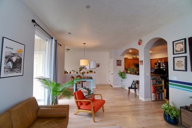 Welcome to this well appointed condo in the heart of Lehi, right - photo 2