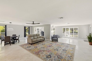 A 0.4 Acre Oversized Private Deep-Water Sanctuary Experience - photo 9