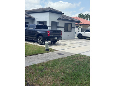 Beautiful home in desirable Kendall! Located a oriented - photo 2