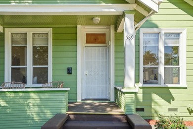 Charming Victorian-era residence located just minutes from - photo 2