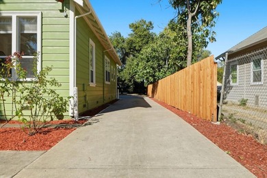 Charming Victorian-era residence located just minutes from - photo 3