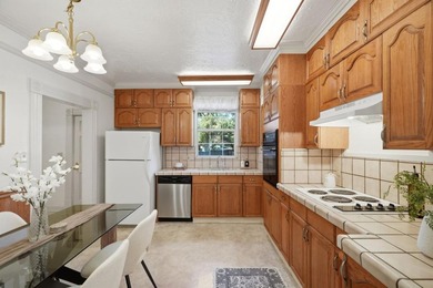 Charming Victorian-era residence located just minutes from - photo 9