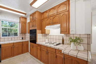 Charming Victorian-era residence located just minutes from - photo 10
