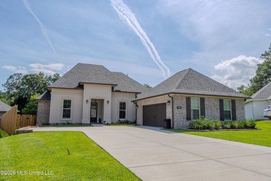 Welcome to LUXURY LIVING in the highly desirable, The Oaks Golf - photo 2