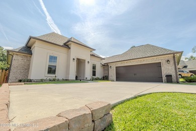 Welcome to LUXURY LIVING in the highly desirable, The Oaks Golf - photo 5