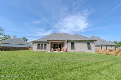 Welcome to LUXURY LIVING in the highly desirable, The Oaks Golf - photo 6