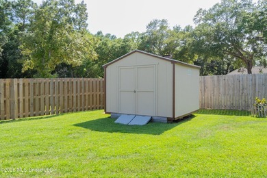 Welcome to LUXURY LIVING in the highly desirable, The Oaks Golf - photo 10