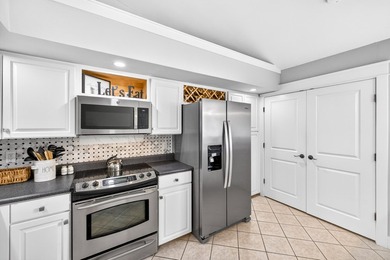 STUNNING UPSTAIRS CONDO WITH SWEEPING BAY & MARINA VIEWS IN - photo 11