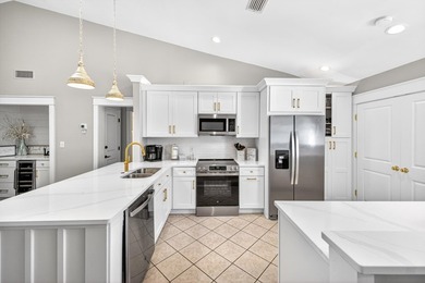 STUNNING UPSTAIRS CONDO WITH SWEEPING BAY & MARINA VIEWS IN - photo 12