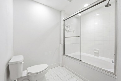 Rarely available 2BR/2BA at Village by the Bay, Aventura - photo 17