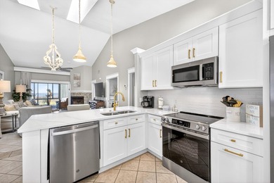 STUNNING UPSTAIRS CONDO WITH SWEEPING BAY & MARINA VIEWS IN - photo 18