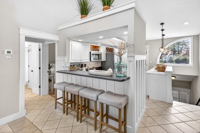 STUNNING UPSTAIRS CONDO WITH SWEEPING BAY & MARINA VIEWS IN - photo 19