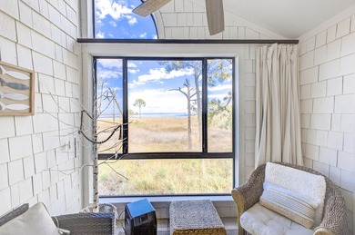 STUNNING UPSTAIRS CONDO WITH SWEEPING BAY & MARINA VIEWS IN - photo 31