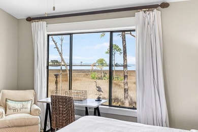 STUNNING UPSTAIRS CONDO WITH SWEEPING BAY & MARINA VIEWS IN - photo 33