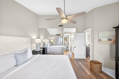 STUNNING UPSTAIRS CONDO WITH SWEEPING BAY & MARINA VIEWS IN - photo 35