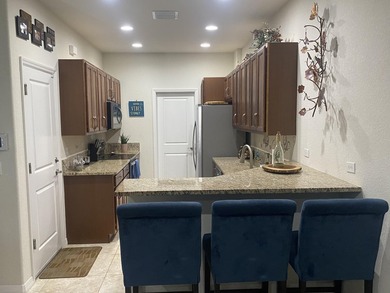 Welcome to this charming 3-bedroom, 2.5-bathroom townhouse - photo 5