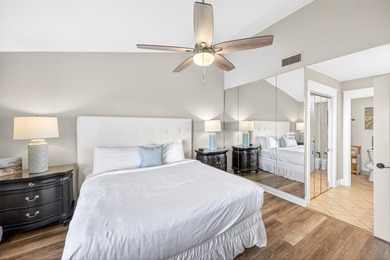 STUNNING UPSTAIRS CONDO WITH SWEEPING BAY & MARINA VIEWS IN - photo 36