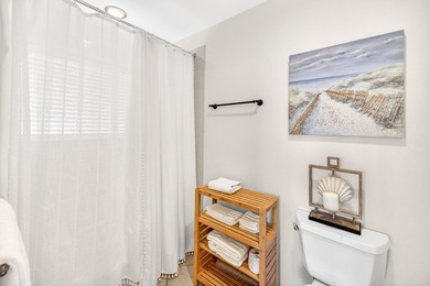 STUNNING UPSTAIRS CONDO WITH SWEEPING BAY & MARINA VIEWS IN - photo 39
