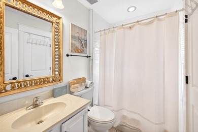 STUNNING UPSTAIRS CONDO WITH SWEEPING BAY & MARINA VIEWS IN - photo 40