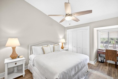 STUNNING UPSTAIRS CONDO WITH SWEEPING BAY & MARINA VIEWS IN - photo 42