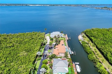 One of Hutchinson Island's gated premier deep-water Intracoastal - photo 10