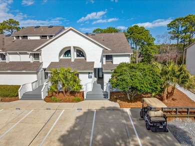 STUNNING UPSTAIRS CONDO WITH SWEEPING BAY & MARINA VIEWS IN - photo 53