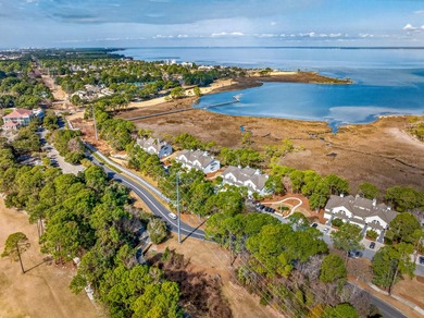 STUNNING UPSTAIRS CONDO WITH SWEEPING BAY & MARINA VIEWS IN - photo 58