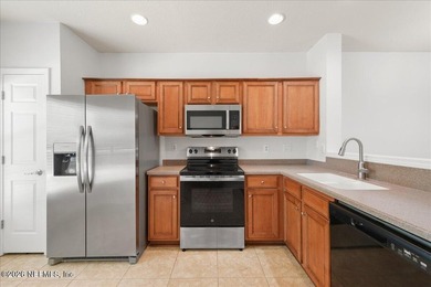 Price reduced!!! Move-in ready townhome in gated community with - photo 8