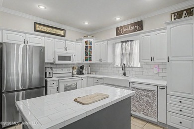 Beautiful French Acadian charm meets coastal living in the heart - photo 9