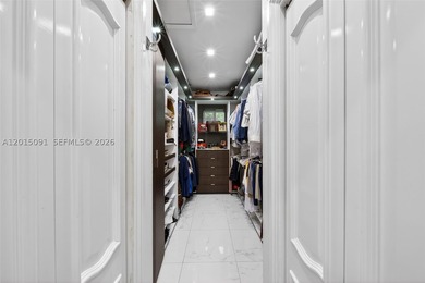 Welcome to Casa La Roca, located in the heart of Pinecrest. This - photo 14