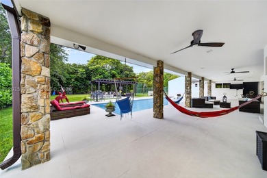 Welcome to Casa La Roca, located in the heart of Pinecrest. This - photo 21