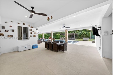 Welcome to Casa La Roca, located in the heart of Pinecrest. This - photo 28