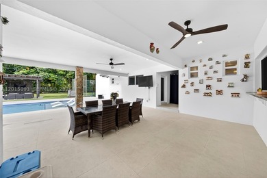 Welcome to Casa La Roca, located in the heart of Pinecrest. This - photo 29