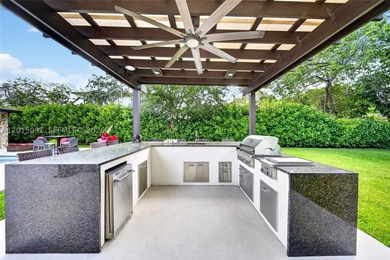 Welcome to Casa La Roca, located in the heart of Pinecrest. This - photo 33