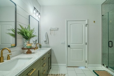 Coastal style and modern upgrades come together beautifully in - photo 38