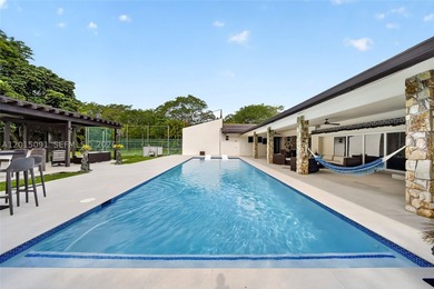 Welcome to Casa La Roca, located in the heart of Pinecrest. This - photo 44