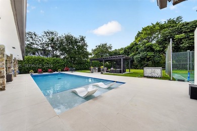 Welcome to Casa La Roca, located in the heart of Pinecrest. This - photo 45