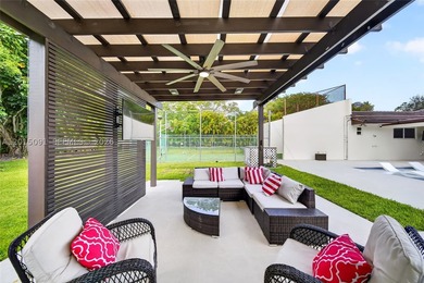 Welcome to Casa La Roca, located in the heart of Pinecrest. This - photo 47