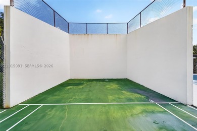Welcome to Casa La Roca, located in the heart of Pinecrest. This - photo 50