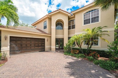 Welcome to this beautifully maintained 5-bedroom, 3-bath pool - photo 4
