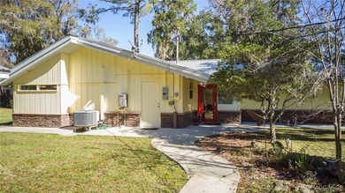 Two homes, a barn plus an RV port, all on almost 2 acres of - photo 2