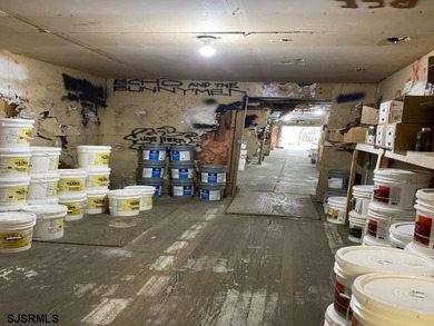 Priced to Sell !. Rare find, 3 story Warehouse in the heart of - photo 11