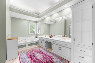 Stunning 4-bedroom, 3-bathroom home in the prestigious Lakewood - photo 15