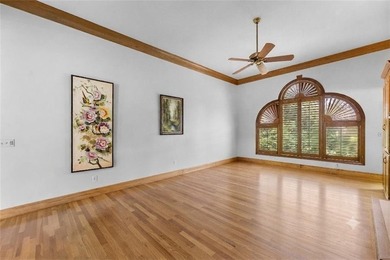 Stunning 4-bedroom, 3-bathroom home in the prestigious Lakewood - photo 21