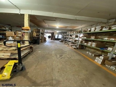 Priced to Sell !. Rare find, 3 story Warehouse in the heart of - photo 21