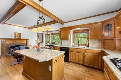 Stunning 4-bedroom, 3-bathroom home in the prestigious Lakewood - photo 32