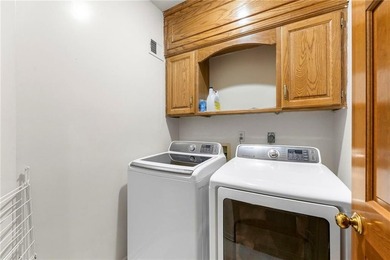 Stunning 4-bedroom, 3-bathroom home in the prestigious Lakewood - photo 33