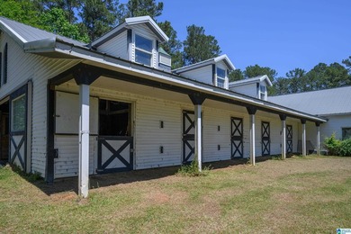 Equestrian Dream on Lay Lake! Welcome to an equestrian lover's - photo 4