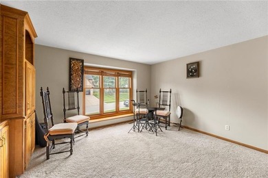 Stunning 4-bedroom, 3-bathroom home in the prestigious Lakewood - photo 35