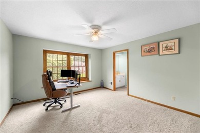 Stunning 4-bedroom, 3-bathroom home in the prestigious Lakewood - photo 38